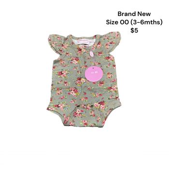 Baby bodysuit -01